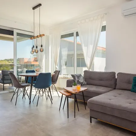 Apartments Sunrise & Sky View Daire Pula